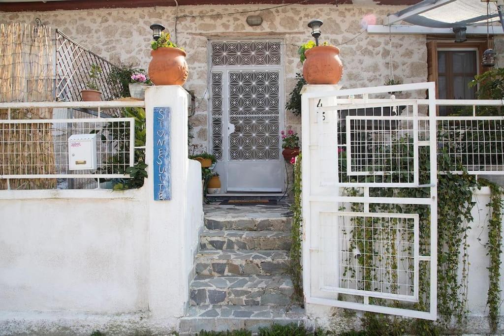 Stone Suite In The Center Of Corinth Exteriör bild